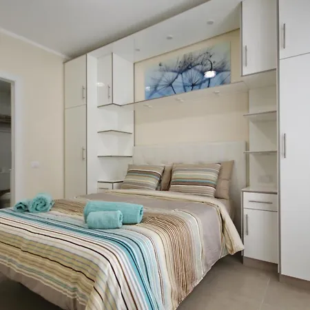 ヴィラ Amazing 5-bedroom In アデヘ