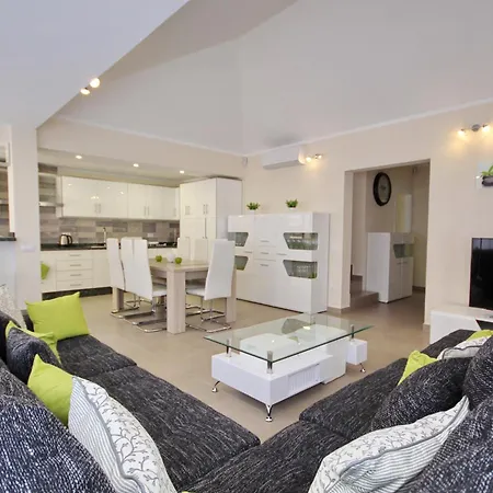 ヴィラ Amazing 5-bedroom In *