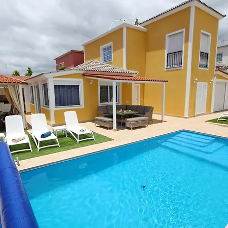ヴィラ Amazing 5-bedroom In アデヘ