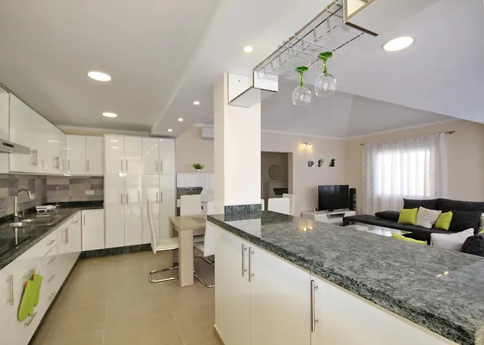 Villa Amazing 5-bedroom In Costa Adeje (Tenerife)