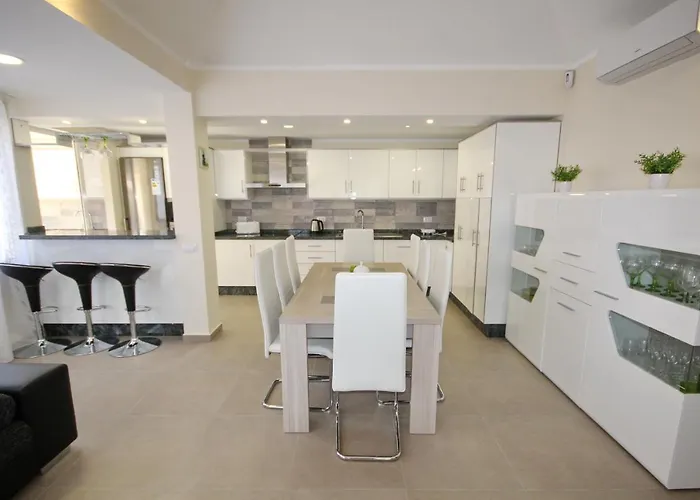 Amazing 5-bedroom In Costa Adeje (Tenerife)