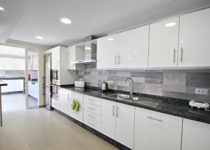 Amazing 5-bedroom In Villa