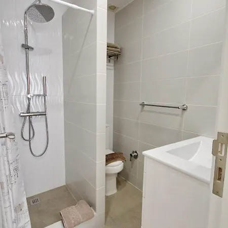 Amazing 5-bedroom In 빌라