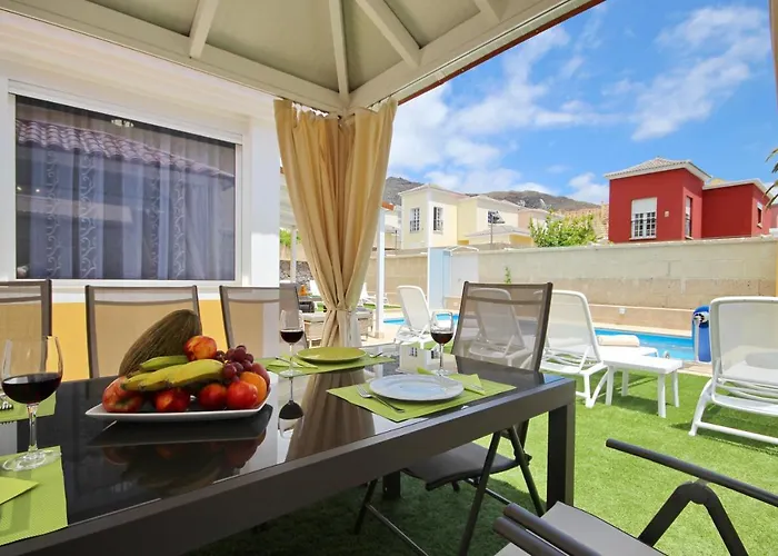 Amazing 5-bedroom In 阿德耶