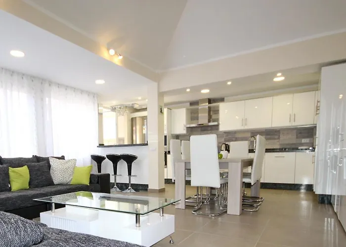 别墅 Amazing 5-bedroom In 阿德耶