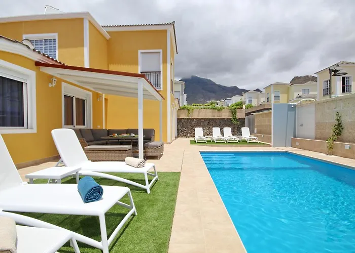 Amazing 5-bedroom In 阿德耶