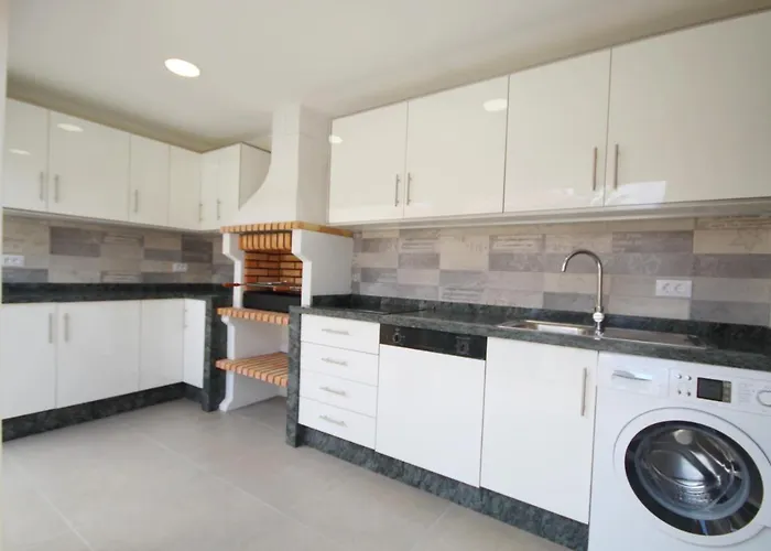 Amazing 5-bedroom In 别墅 阿德耶