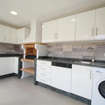 Amazing 5-bedroom In Βίλα Costa Adeje (Tenerife)
