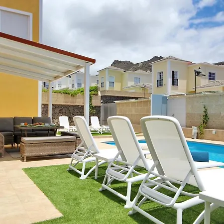 Amazing 5-bedroom In Βίλα